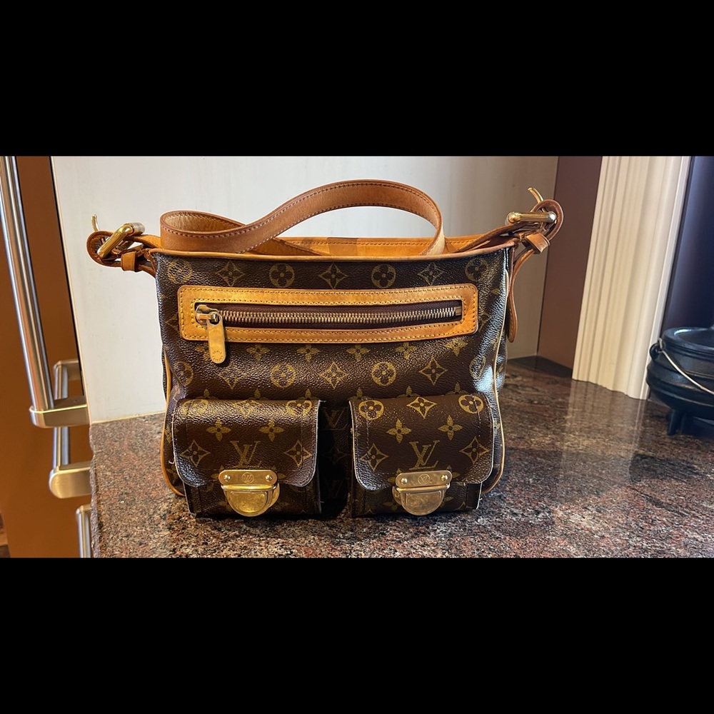 AUTHENTIC Louis Vuitton Hudson GM